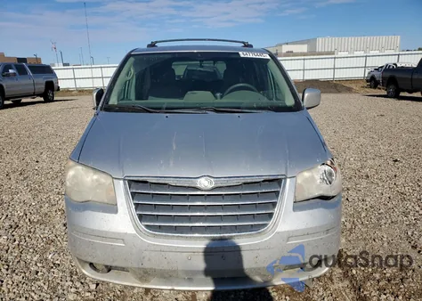 2010 Chrysler Town & Country Touring из США, поврежденный, VIN 2A4RR5D18AR440952